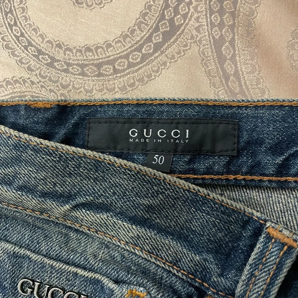 GUCCI MENS DENIM PANT WITH EMBOSSED DETAIL SZ 36